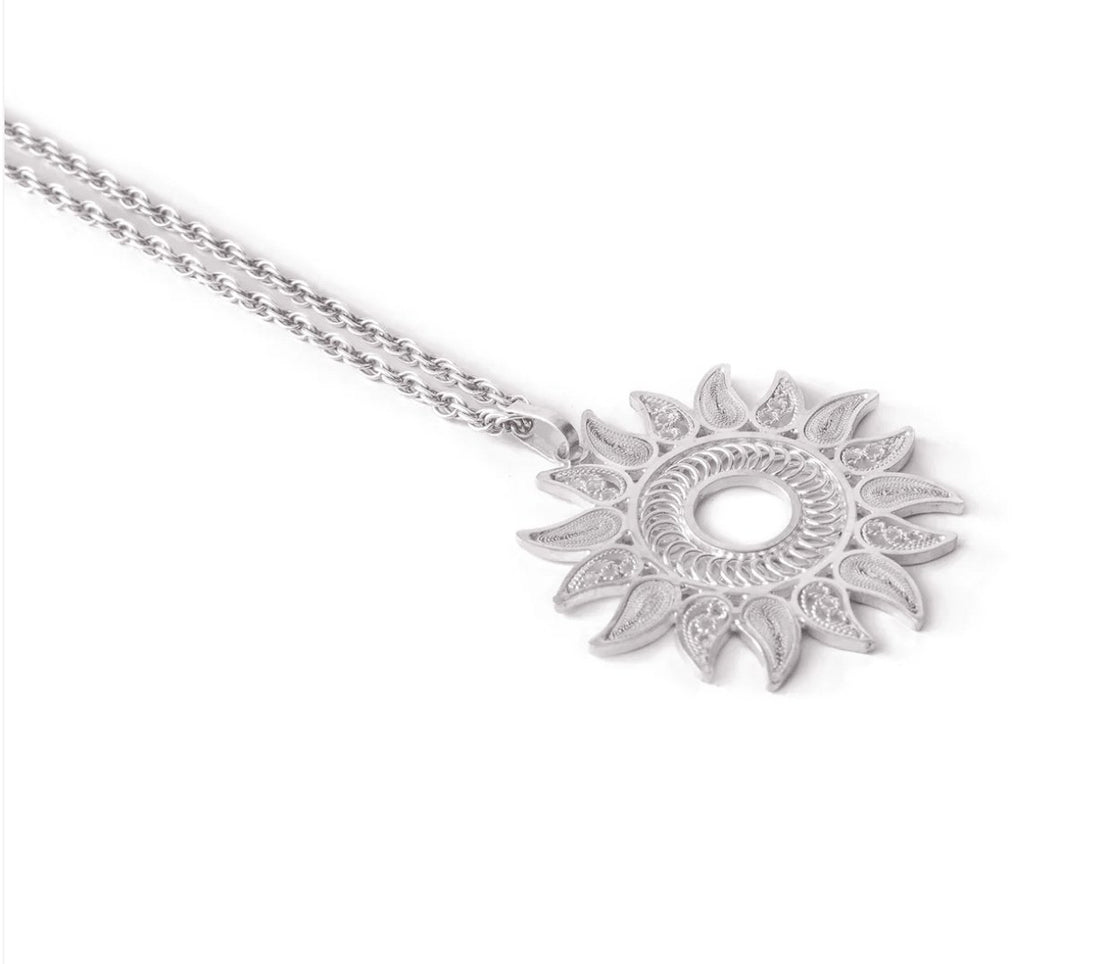 The Sunflower Necklace: A Symbol of Light and Loyalty - OH VOILA JEWELRY